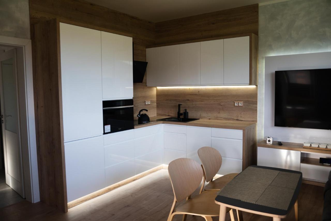 Ubytovani V Beskydech - Apartman Kaja เชลาดนา ภายนอก รูปภาพ