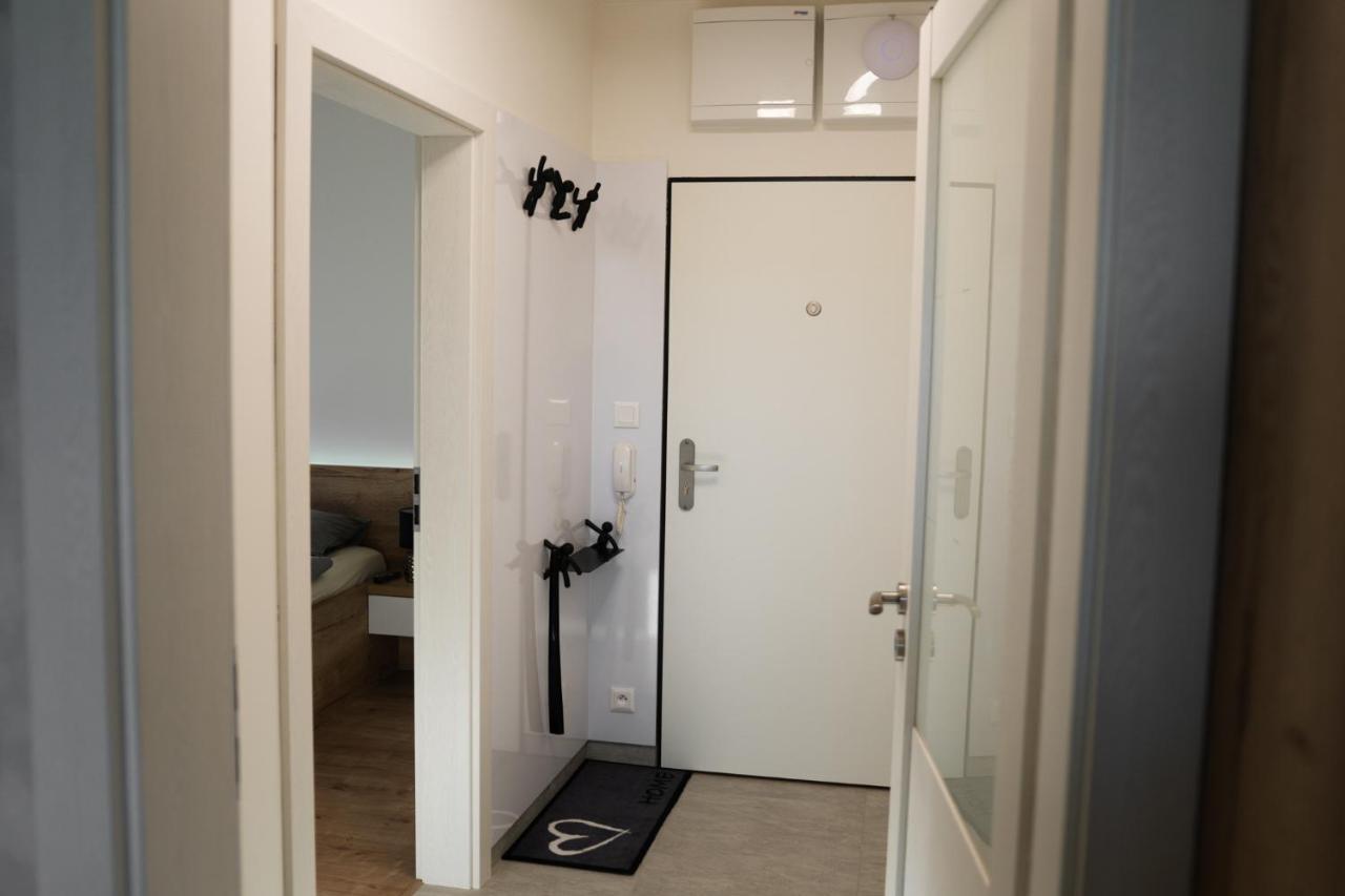 Ubytovani V Beskydech - Apartman Kaja เชลาดนา ภายนอก รูปภาพ