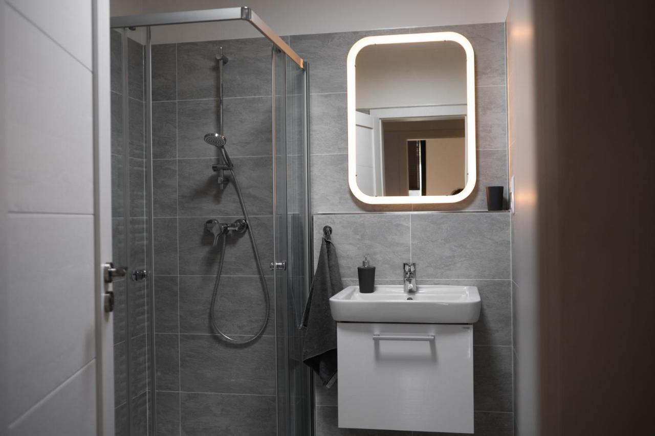 Ubytovani V Beskydech - Apartman Kaja เชลาดนา ภายนอก รูปภาพ