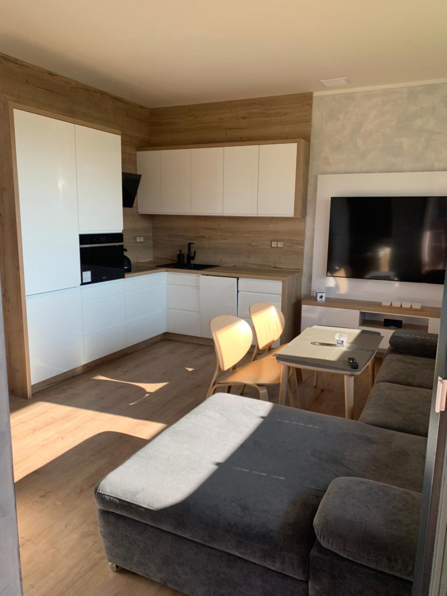 Ubytovani V Beskydech - Apartman Kaja เชลาดนา ภายนอก รูปภาพ
