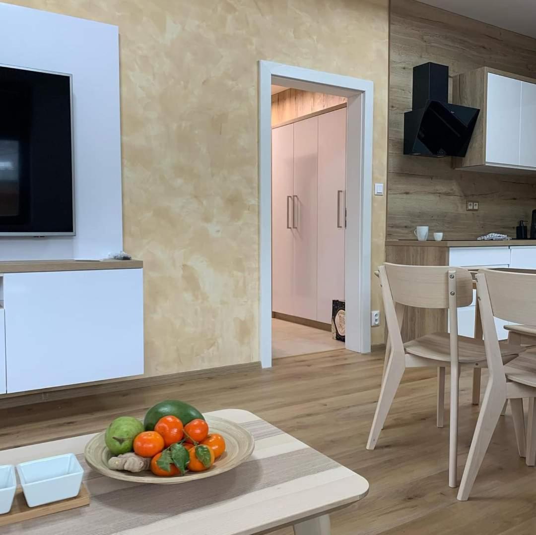 Ubytovani V Beskydech - Apartman Kaja เชลาดนา ภายนอก รูปภาพ
